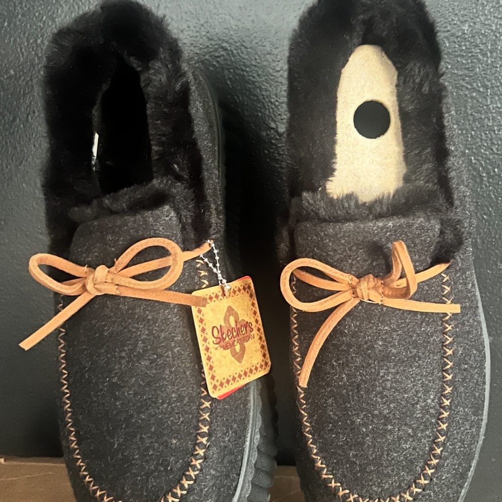 Sketchers Moccasin Cozy Lined, Black, New - Picture 2 of 4